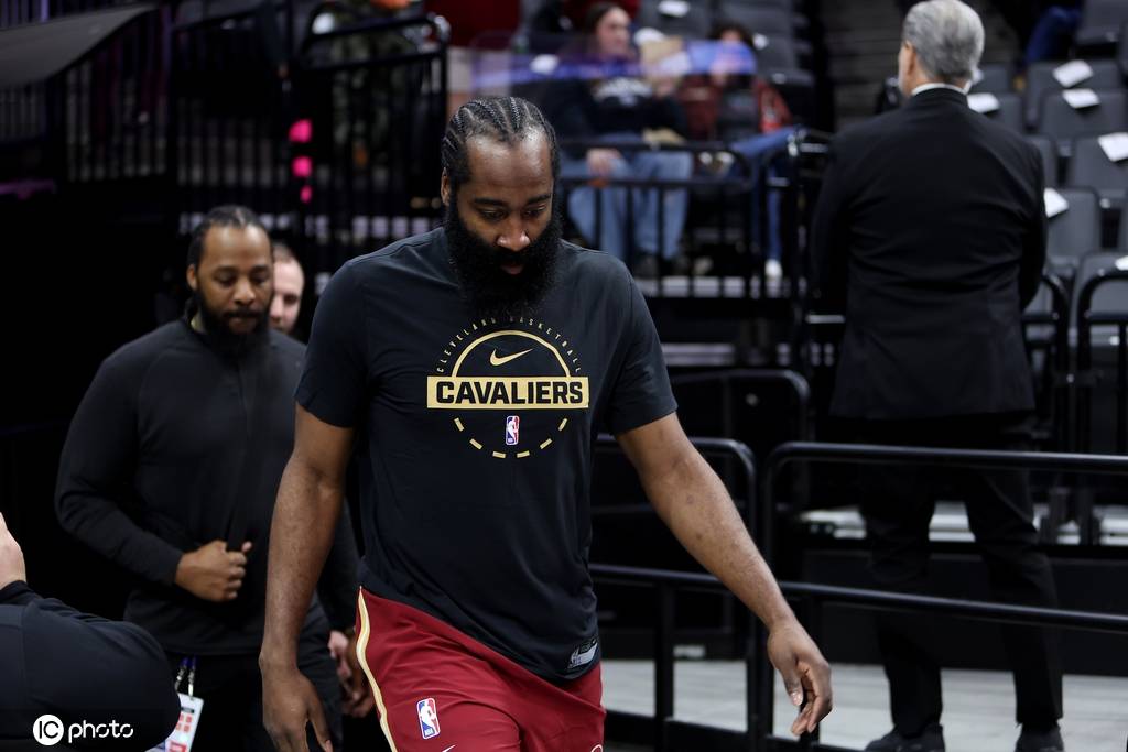 哈登首秀23+2+8米切尔35分 骑士送国王12连败